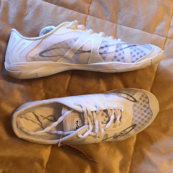 NFINITY Vengeance cheer shoe adult size 8 NWT - Picture 10 of 13
